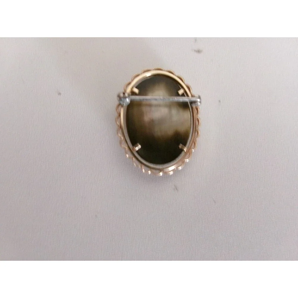 Vintage Krementz Signed Cameo Hand Carved Shell Left Facing Oval Brooch Pin